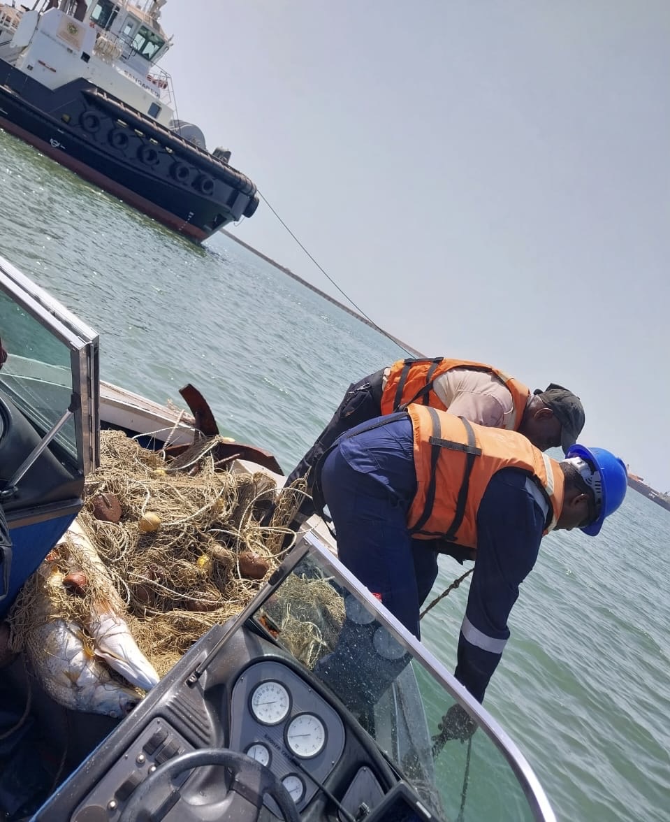 Contrôle et retrait de filets en mer